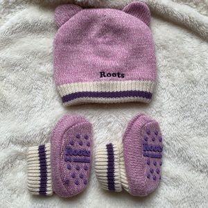 *Like New* Roots baby touque and booties 0-6